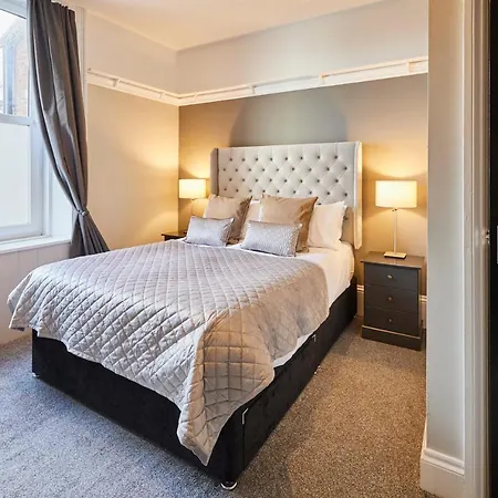 Host & - Endeavour Sails