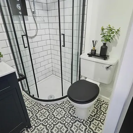 Host & - Endeavour Sails Whitby