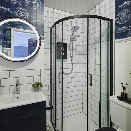 Apartment Host & - Endeavour Sails Whitby