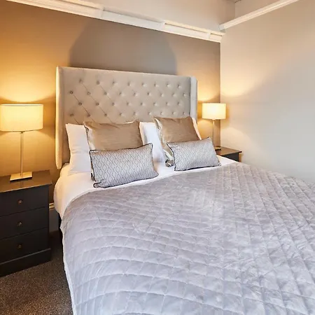 Host & - Endeavour Sails