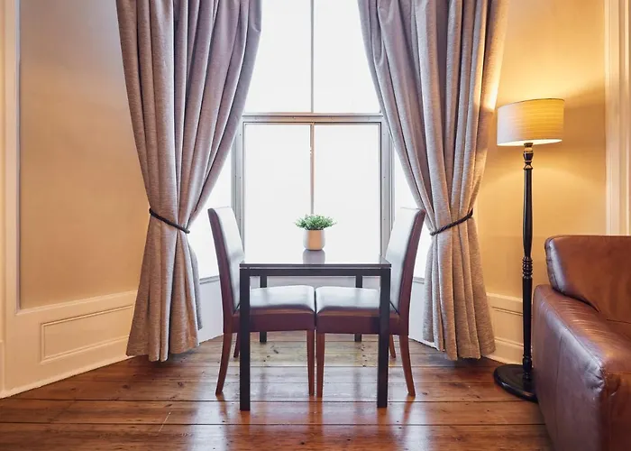 Host & - Endeavour Sails * Whitby