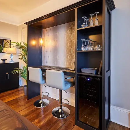 Host & - Endeavour Sails Apartment Whitby